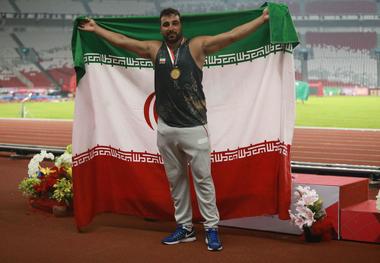 آخرین وضعیت احسان حدادی در قرنطینه خانگی
