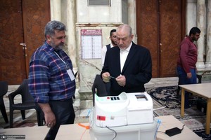حضور سید رحیم صفوی در دور دوم انتخابات مجلس شورای اسلامی در حسینیه جماران