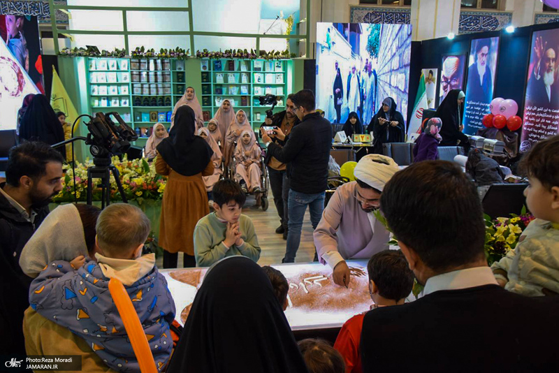  غرفه موسسه تنظیم و نشر آثار امام خمینی (س) در سی و سومین نمایشگاه بین المللی قرآن کریم-4