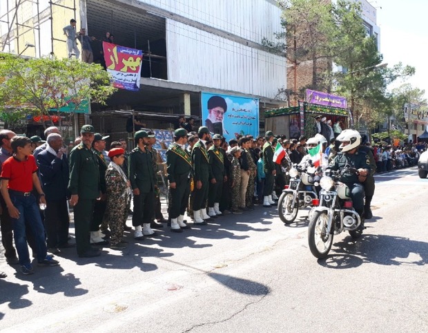 رژه نیروهای مسلح در فردوس برگزار شد