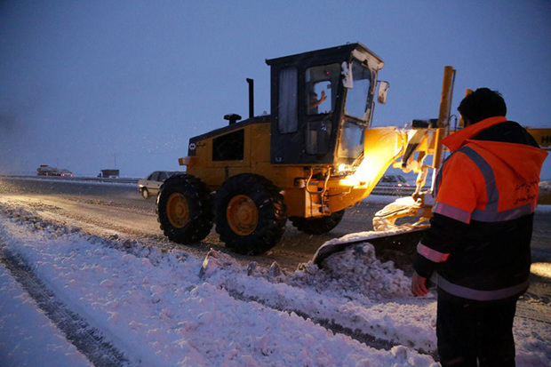 راهداران کردستان بیش از 400 کیلومتر برف روبی کردند