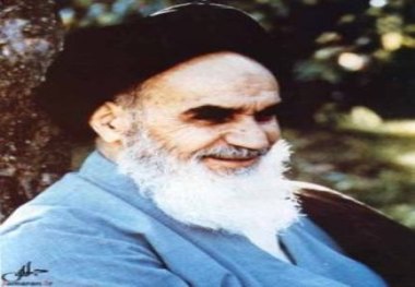 آن وقتى که قلم به دست میگیرید بدانید که در محضر خدا، قلم دست گرفته ‏اید
