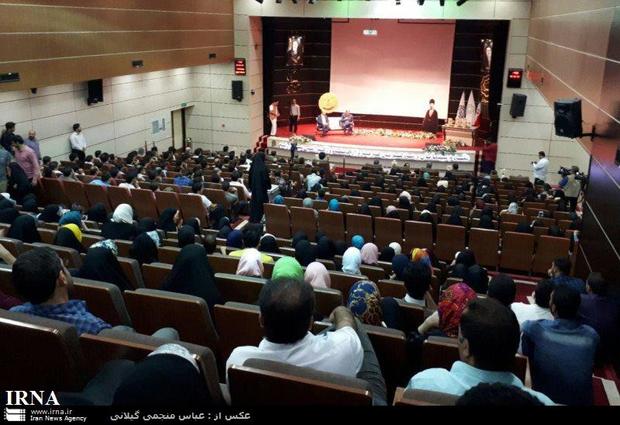 آیین اختتامیه سومین جشنواره طنز سوهان روح در قم برگزار شد ارسال 300 اثر به دبیرخانه جشنواره