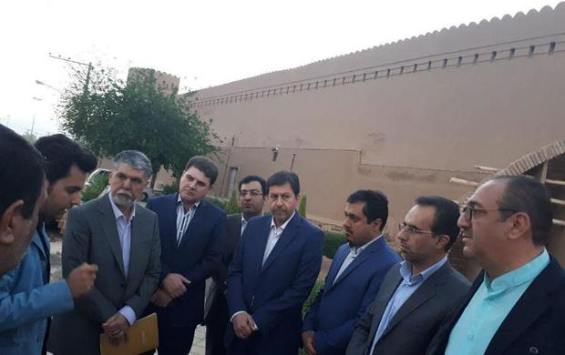 وزیر ارشاد از سازه های خشتی یزد بازدید کرد
