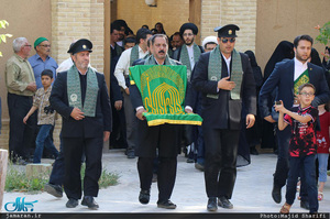 حضور کاروان زیر سایه خورشید در بیت تاریخی امام(س) در خمین