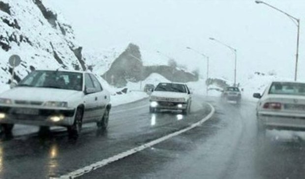 جاده های شمالی و کوهستانی استان تهران پوشیده از برف است