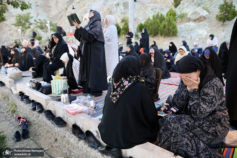 مراسم دعاى عرفه در کهف الشهدا