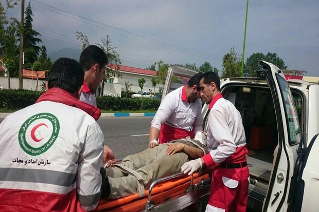 چهار گروه از امدادگران هلال احمر به یاری مصدومان در قزوین شتافتند