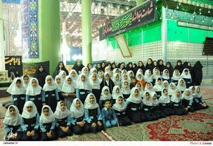 بازدید دانش آموزان دختر مقطع ابتدایی از حرم مطهر امام راحل