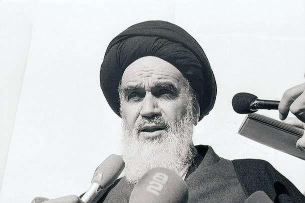بررسی عوامل پیروزی و موفقیت انقلاب اسلامی در کلام امام خمینی(س)