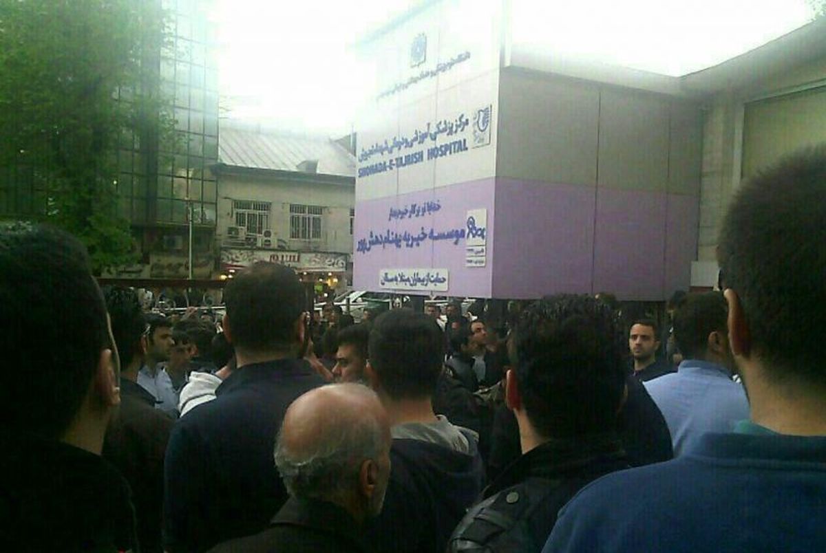 جی پلاس: ازدحام مردم مقابل بیمارستان+ اشک های جواد کاظمیان