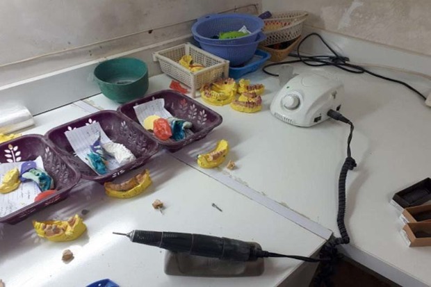 یک واحد دندانپزشکی غیرمجاز در آبیک مهر و موم شد