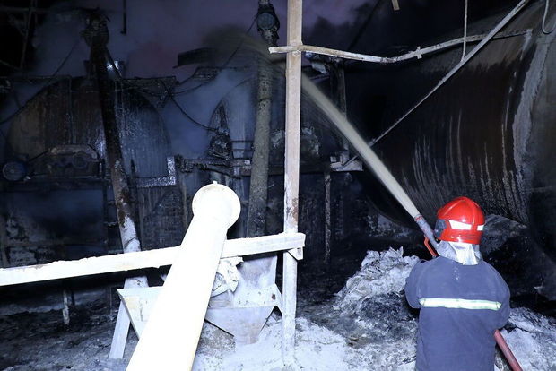 کارخانه ایزوگام در مشهد به شدت آتش گرفت