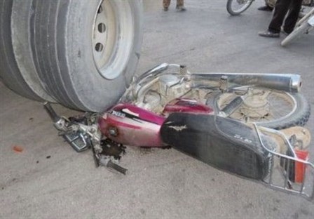 حادثه رانندگی در محور فراهان - خنجین یک کشته و 2 مجروح به جا گذاشت