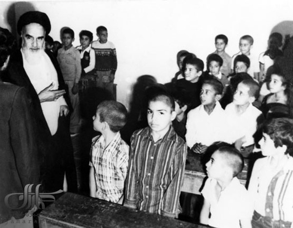 امام خمینی: با کودک‌هاى امروز، انسان‌ها و دانشمندان فردا درست مى‌‏شود