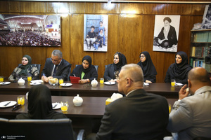 نشست هم اندیشی با ناشران عرب زبان در حسینیه جماران