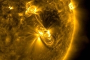تصویر زیبای ناسا از یک انفجار خورشیدی + توضیحات