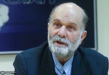 علیزاده طباطبایی، حقوقدان: اصول اقتصادی قانون اساسی ما عمدتا برگرفته از عقاید چپ است/ حتی همین قانون اساسی هم به درستی اجرا نمی‌شود/ هنوز نظریه مشخصی برای حکومت‌داری نداریم