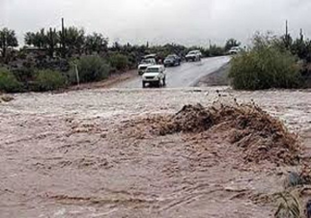 سیلاب جاده قدیم مشهد - چناران را مسدود کرد