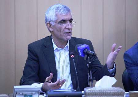 استاندار فارس: در اجرای اقتصادی مقاومتی تولید کالاهای صادراتی بیشتر مورد توجه قرار گیرد