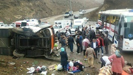 انتقال 20 نفر از مصدومان حادثه واژگونی اتوبوس در گردنه حیران به بیمارستان اردبیل