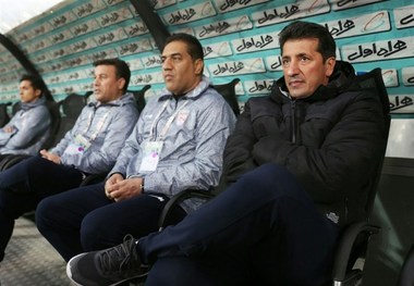 سرمربی تراکتور: پول بُرد نمی‌آورد
