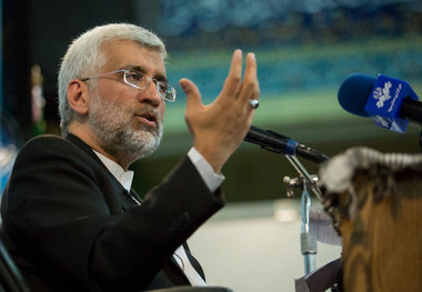 
دشمن سعی می‌کند واقعیت‌ها را وارونه جلوه دهد