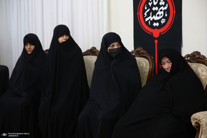 حضور سید حسن خمینی در منزل سردار شهید سلامی با خانواده این شهید والامقام دیدار و گفت‌وگو کرد.