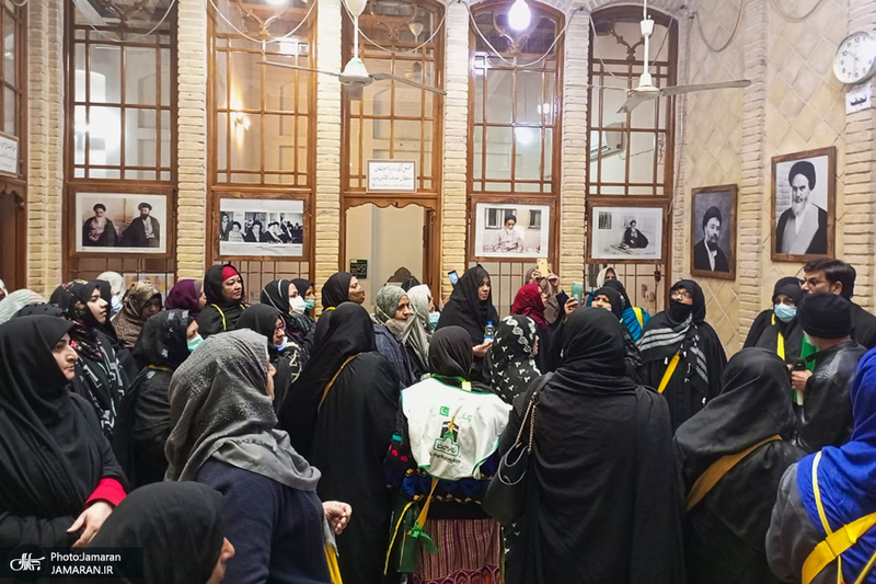 بازدید کاروان های زیارتی کشور پاکستان از بیت امام در نجف
