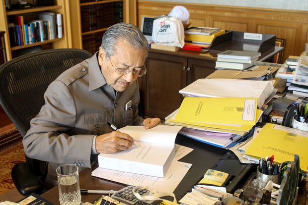 اعلام آمادگی ماهاتیر محمد ۹۱ ساله برای بازگشت به قدرت