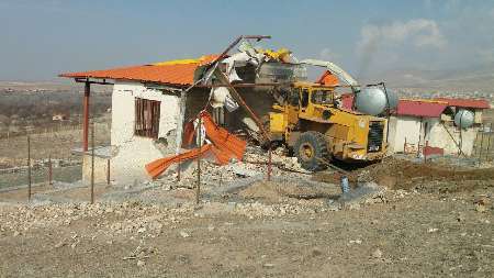 پنج بنای غیر مجاز در اراضی کشاورزی شهرستان قزوین تخریب شد