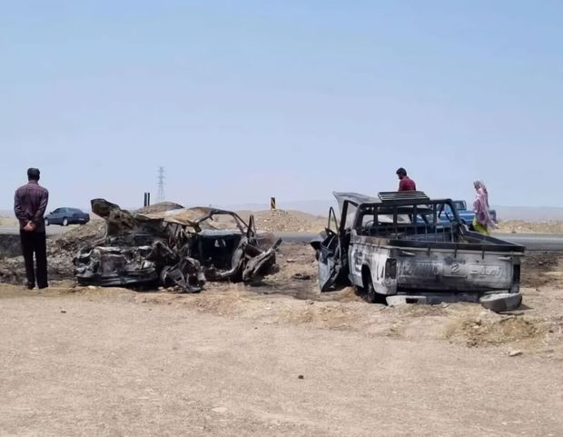 روزنامه هم‌میهن: مرگ ۶۶ سوختبر از ابتدای سال ۱۴۰۴/ در یک روستا در هر خانه‌ای از 10 نفر، 8 نفر سوختبری می‌کنند! بنزین و گازوئیل در ازای دلار و روپیه/ کودک سوختبر می‌گوید یک‌هفته وقت می‌گذارم، بار گازوئیل را تهیه می‌کنم و 20 میلیون تومان درآمد دارم
