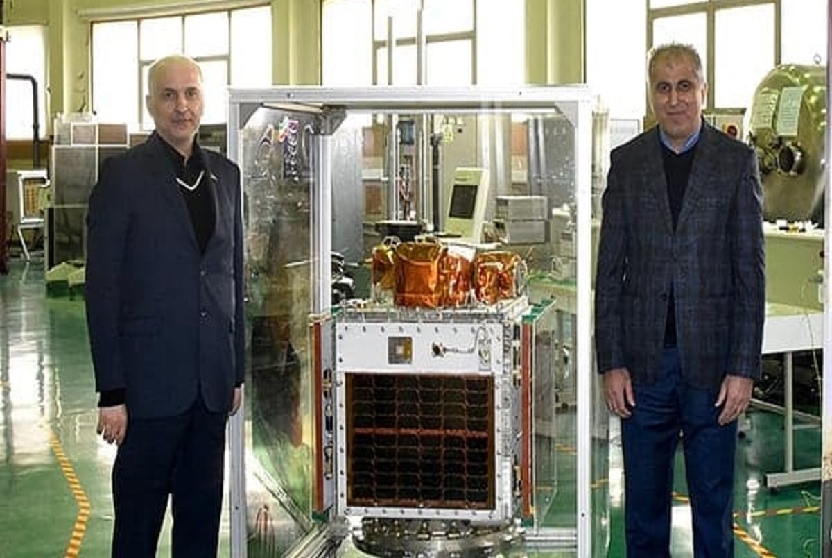 تحویل ماهواره پارس ۱ به سازمان فضایی ایران 
