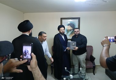 دیدار سید علی خمینی با فرزند شهید سید عباس موسوی در لبنان