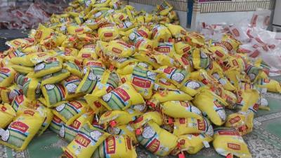 400 کیسه برنج 10 کیلویی میان نیازمندان دیر توزیع شد