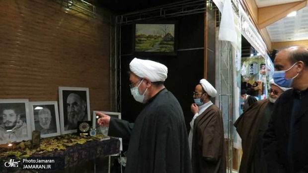 بازدید عباس کمساری و همکاران از نمایشگاه فرهنگی هنری «بانوی مهر»