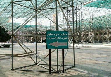 تابلوی اطلاع رسانی حرم مطهر امام درست نصب شده است

