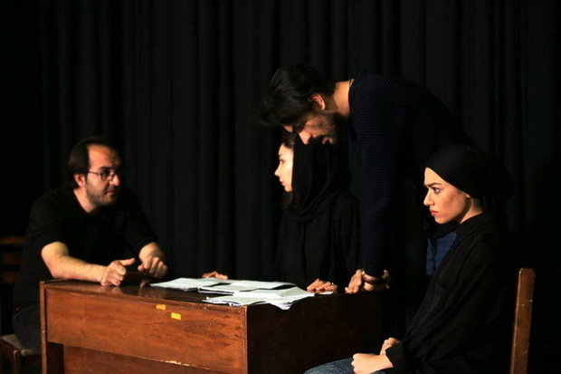 نمایشنامه خوانی 2 جلاد از امروز در ارومیه اجرا می شود