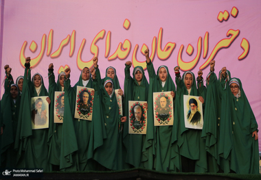 راهپیمایی دختران «جان‌فدای ایران» در شهرستان فسا 