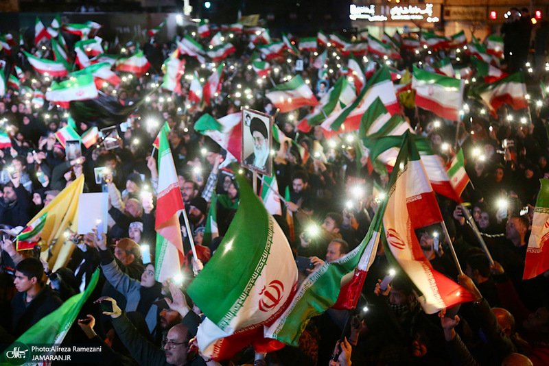 تجمع مردمی در میدان انقلاب اسلامی تهران