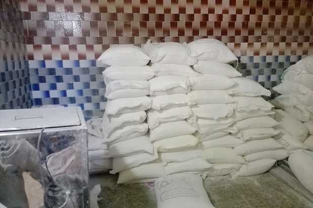 300 تن آرد بین نانوایی های پارس آباد توزیع شد