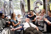 رکورد 1173 بار اهدای خون پیرمرد 81 ساله در استرالیا + عکس