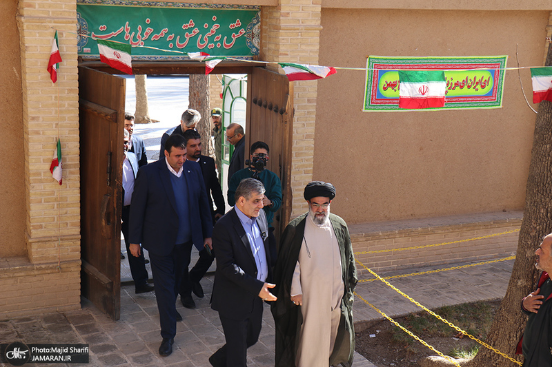 حضور اقشار مختلف مردم به مناسبت دهه فجر در بیت تاریخی امام خمینی (س)