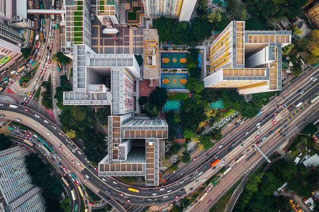 عکس روز نشنال جئوگرافیک؛ فضای سبز در محصورِ آپارتمان ها در هنگ کنگ