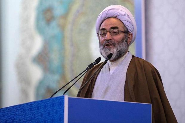 ملت ایران در برابر خدعه های دشمنان ایستادگی می کند