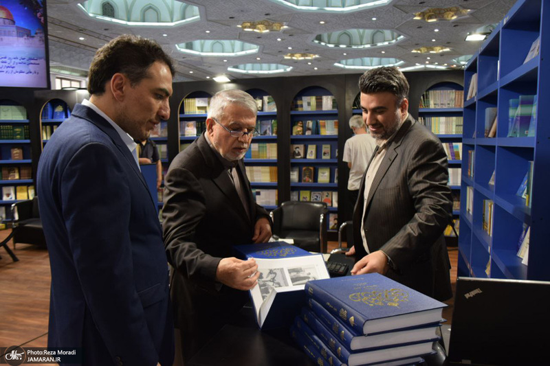 غرفه موسسه تنظیم و نشر آثار امام خمینی (س) در سی و پنجمین نمایشگاه بین المللی کتاب تهران- 1
