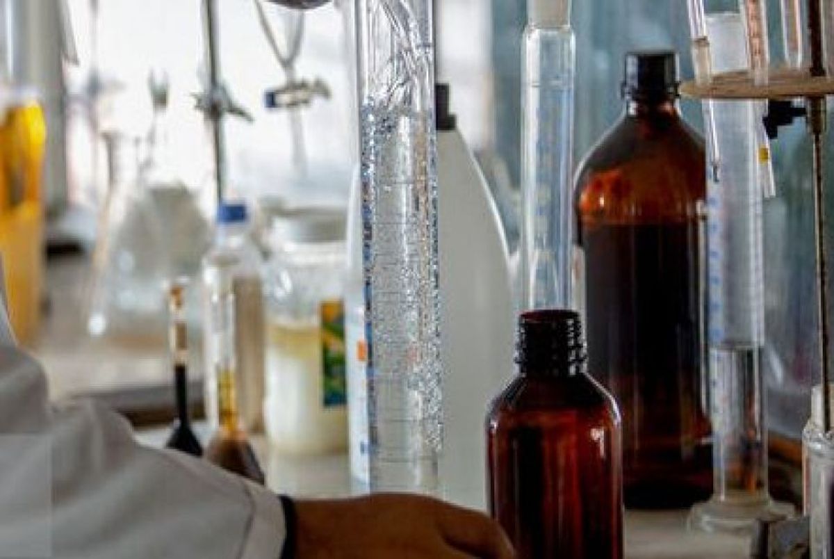 هشدار معاون وزیر بهداشت درباره مسمومیت با الکل صنعتی