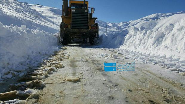 بارش برف راه ارتباطی 100 روستا در کردستان را مسدود کرد