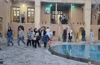 بازدید گردشگران نوروزی از بیت و زادگاه حضرت امام (س) در شب عید سعید فطر + تصاویر