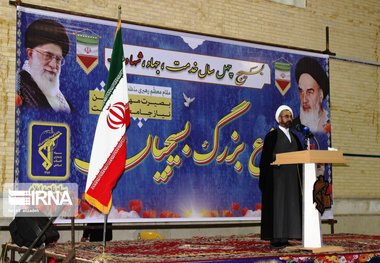 امام جمعه ایلام: رفع مشکلات اقتصادی در گرو تفکر بسیجی است